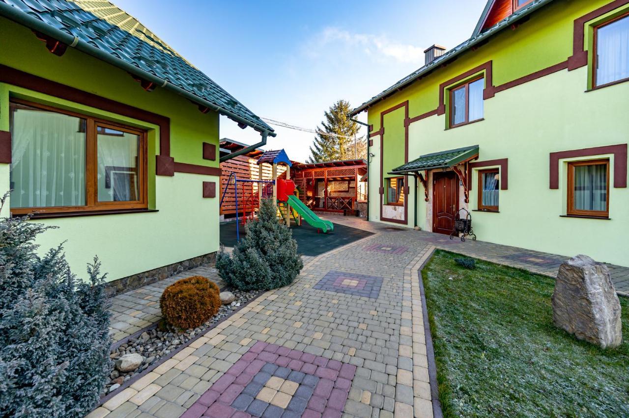 Emerald House Mykulychyn Exterior photo